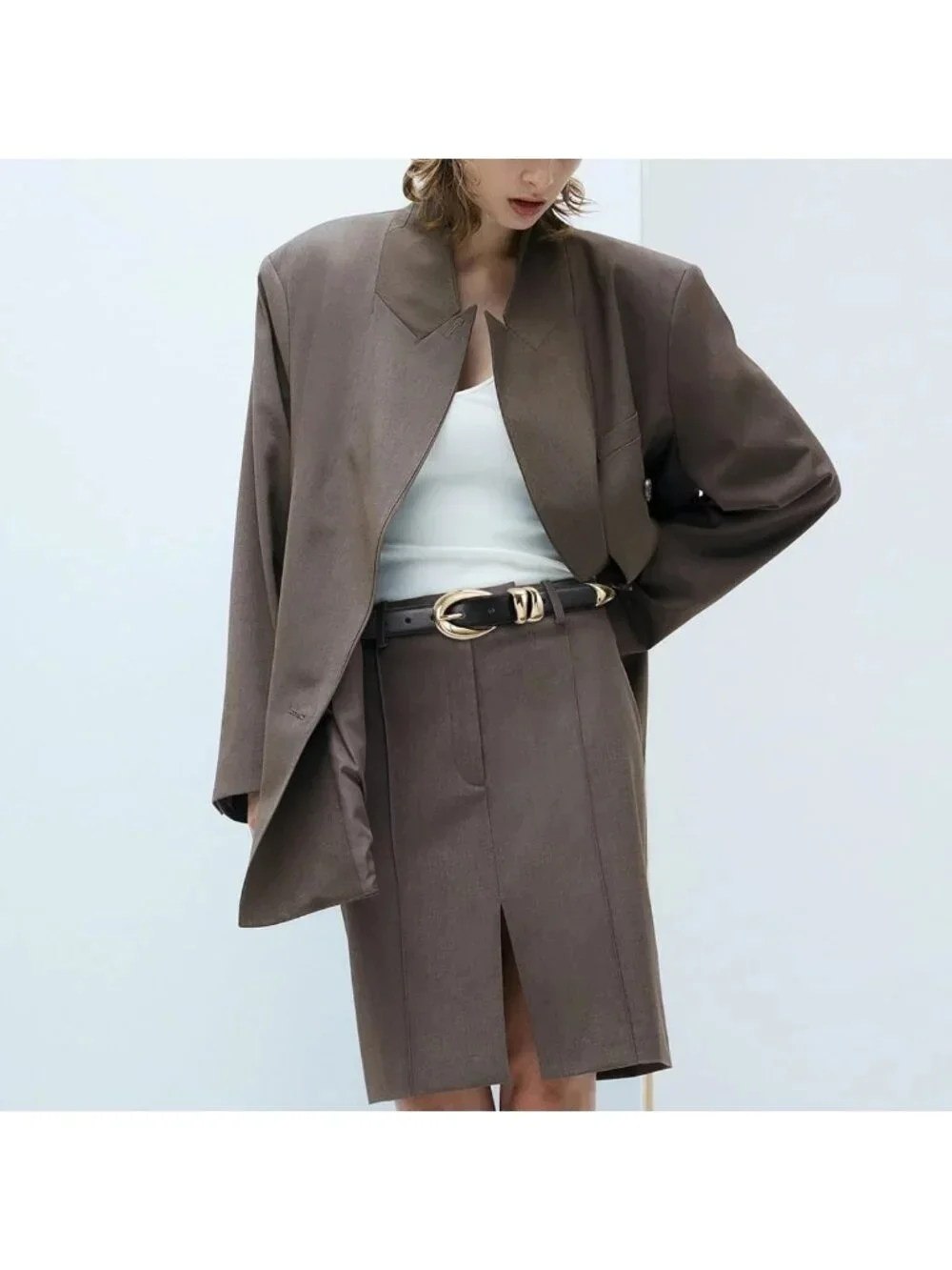 Stylish Women's Leather Belt with Gold Buckle - Perfect for Jeans & Dresses